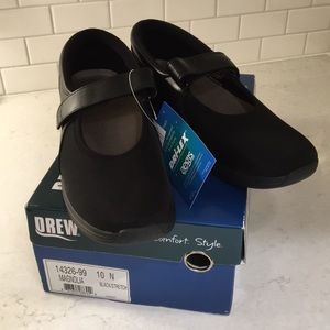 NWT DREW Mary Janes - 10N